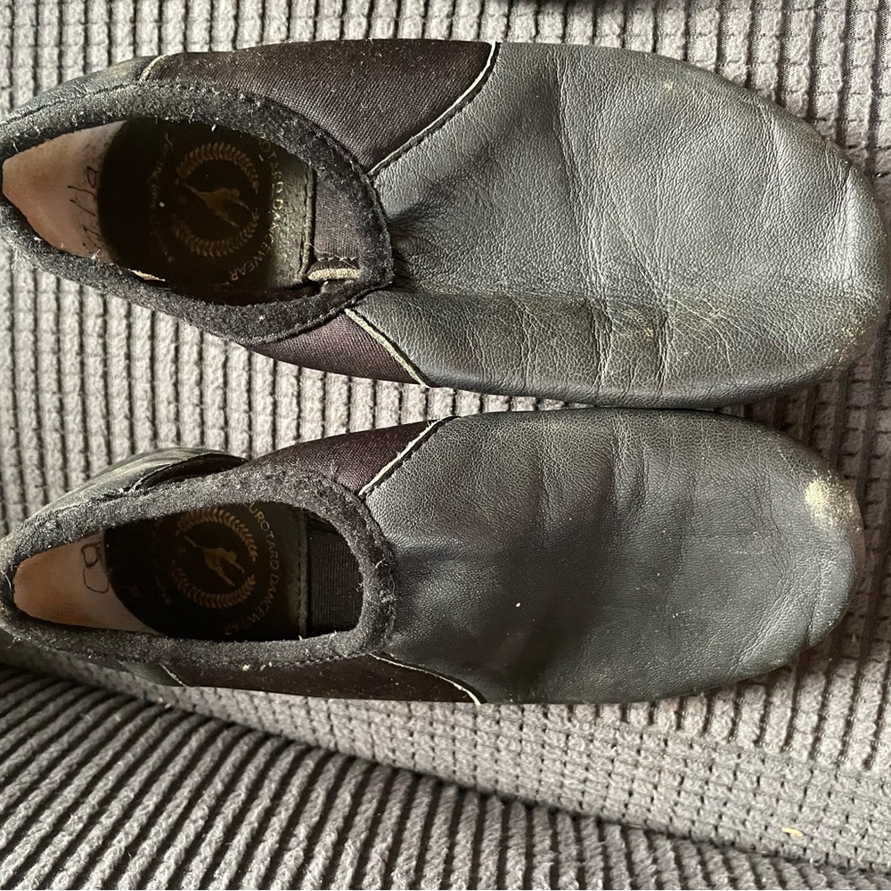 Girls jazz shoes